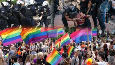 10.-Bantah-Perarakan-Pride-Penentang-LGBT-Serbia-Bertempur-Dengan-Polis-390x220.jpeg